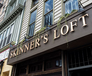 Skinner's Loft Family Restaurant Near 110 First Street Jersey City Apartments